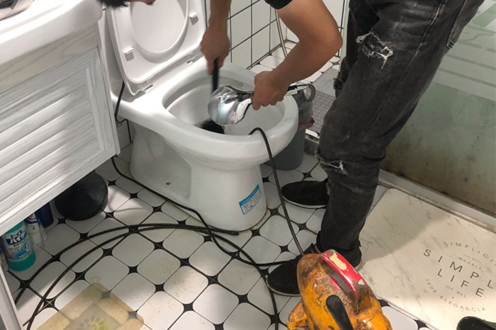 福安马桶堵塞自己疏通还是找师傅?专业上门服务让你省时更省心